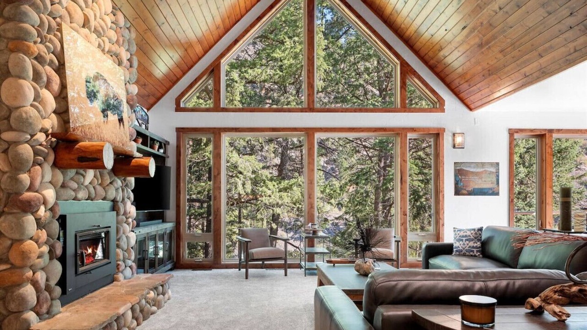 Missoula House | * * *Waters Edge Lodge* *