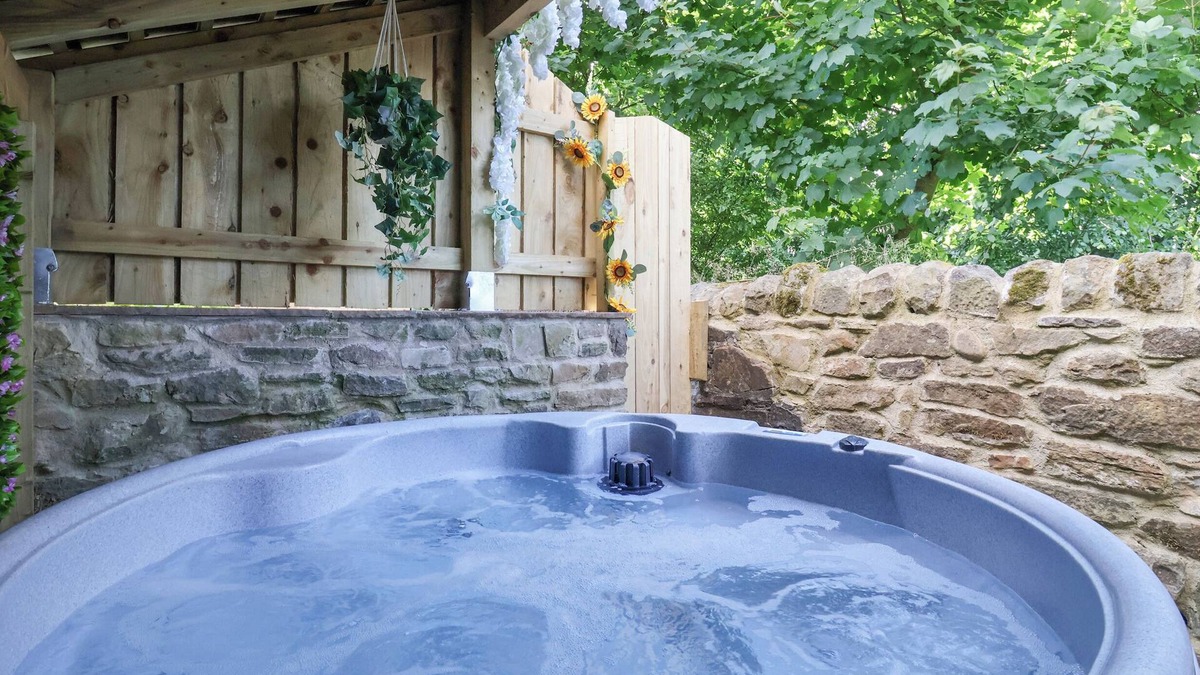 Gargrave Cottage | Waters Edge Lock View
