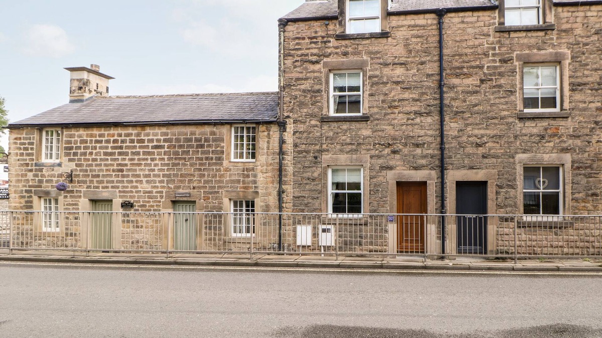 Bakewell Cottage | WATERS EDGE, pet friendly, character holiday cottage in Bakewell