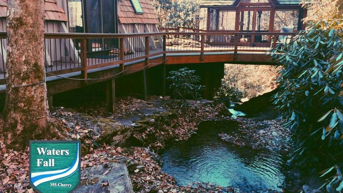Boone House | Waters Fall - private, stunning setting in gated Hound Ears. Close to BR & Boone