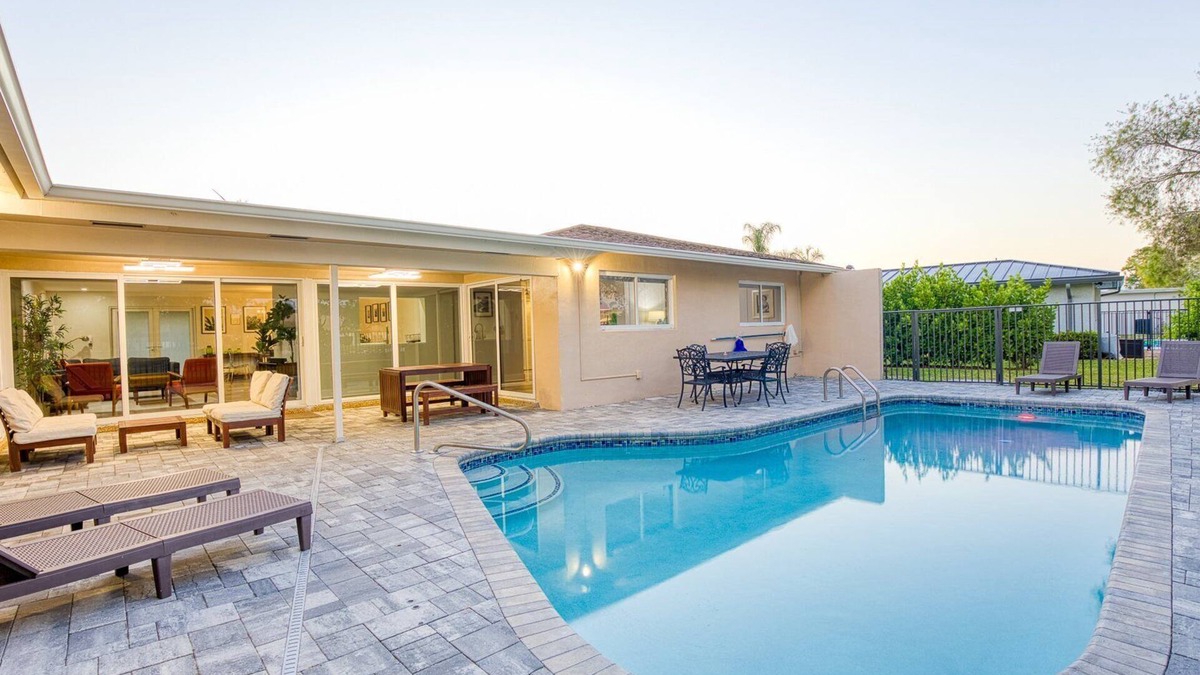 Weston House | WatersEdge: Lakefront -Saltwater Pool-GameRoom