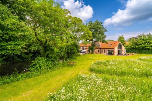 Fakenham House | Waterside Barn