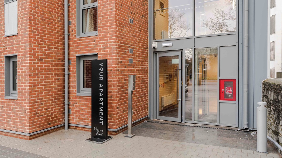 Bristol Floating Harbour Apartment | Waterside Living I Luxe Apartments