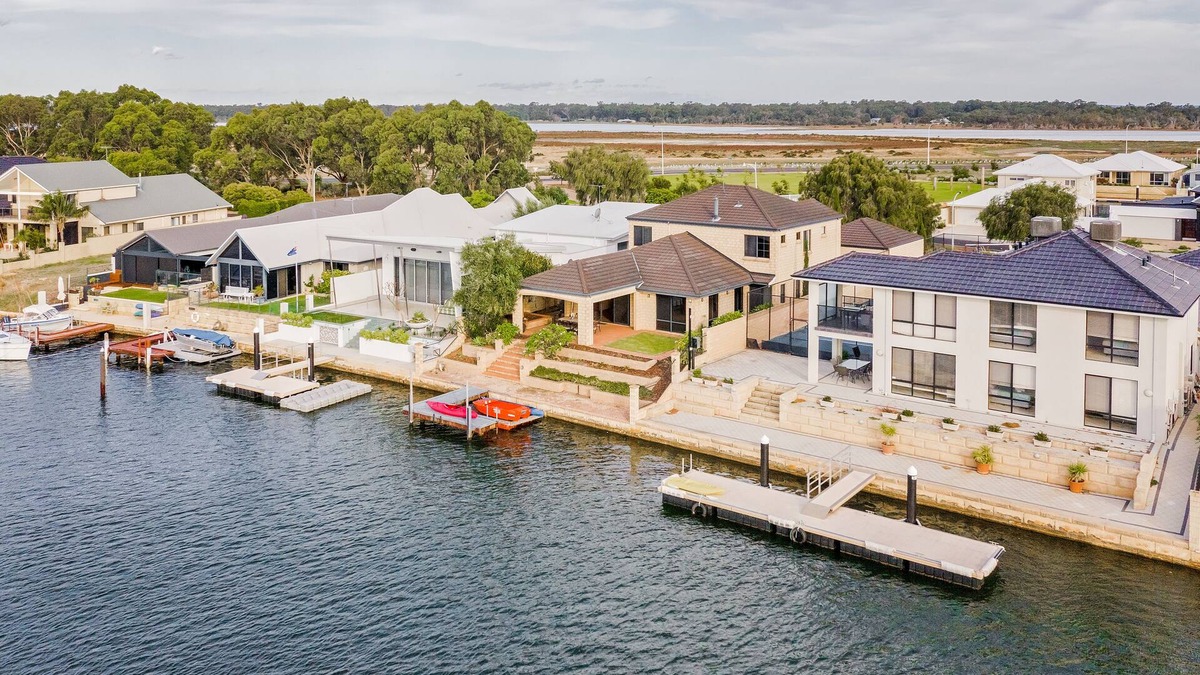 Geographe House | Waterside On Lanyard - Exclusive Escapes