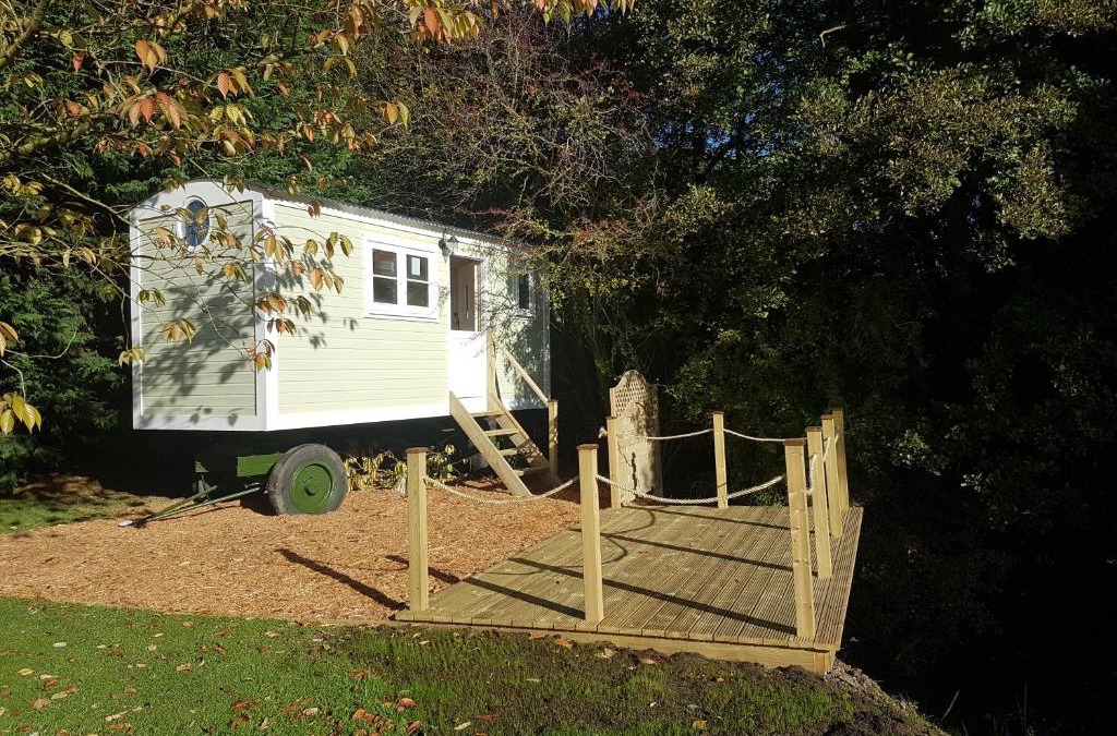 Low Catton Ski Chalet | Waterside Shepherds Hut