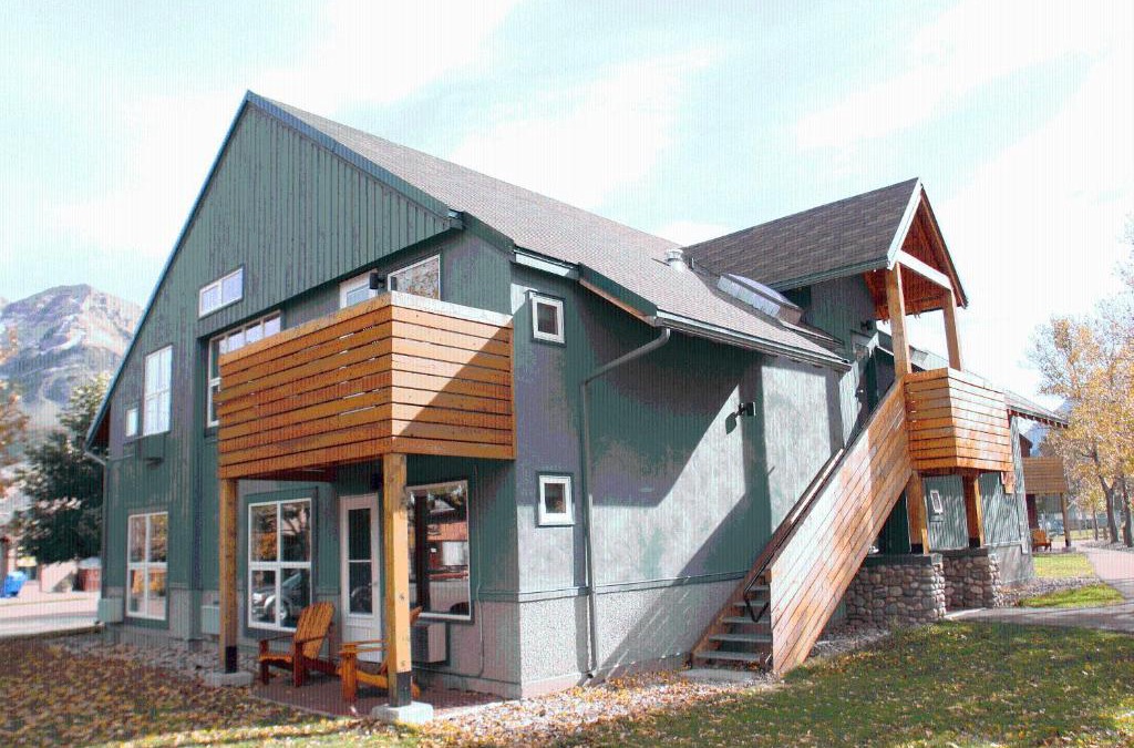 Waterton Park Hotel | Waterton Lakes Lodge Resort