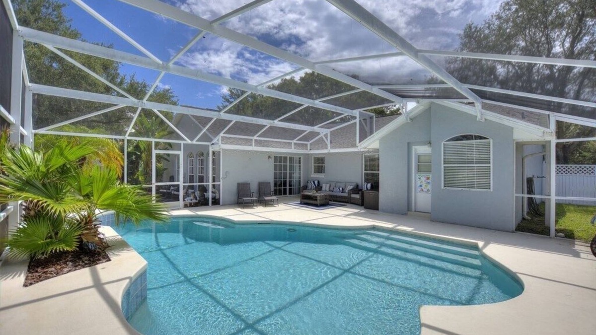 Sunridge Woods Villa | Waterview 3 bed in Sunridge Woods