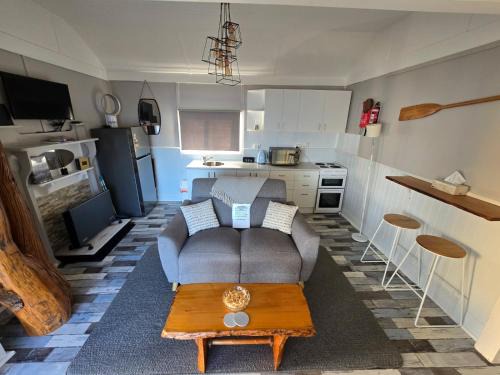Strahan Apartment | Waterview at Lettes Bay