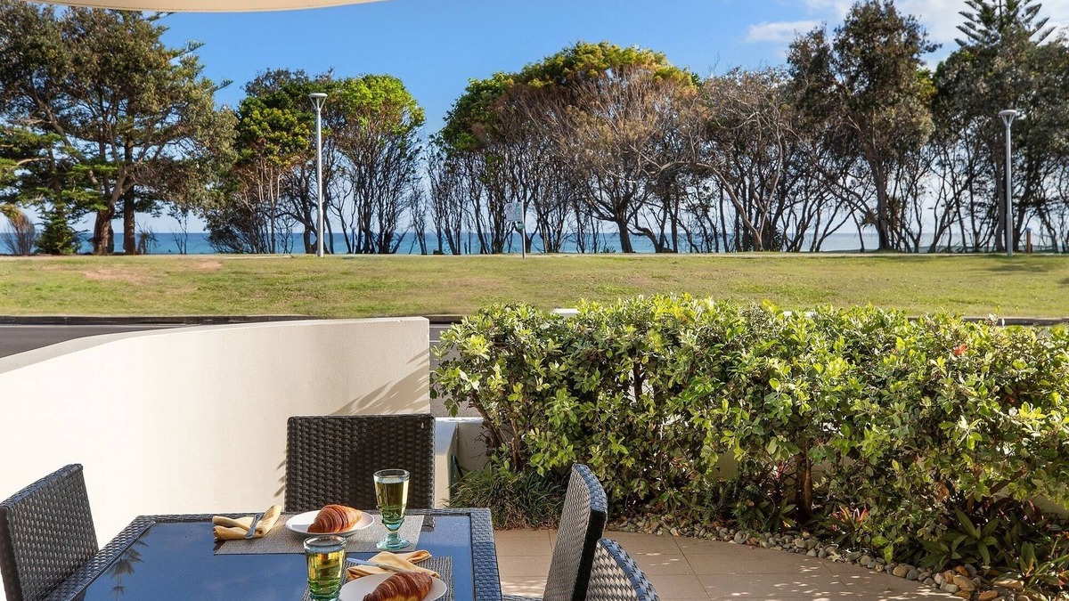 Byron Bay Apartment | Waterview - beachside apartment - Palms 2