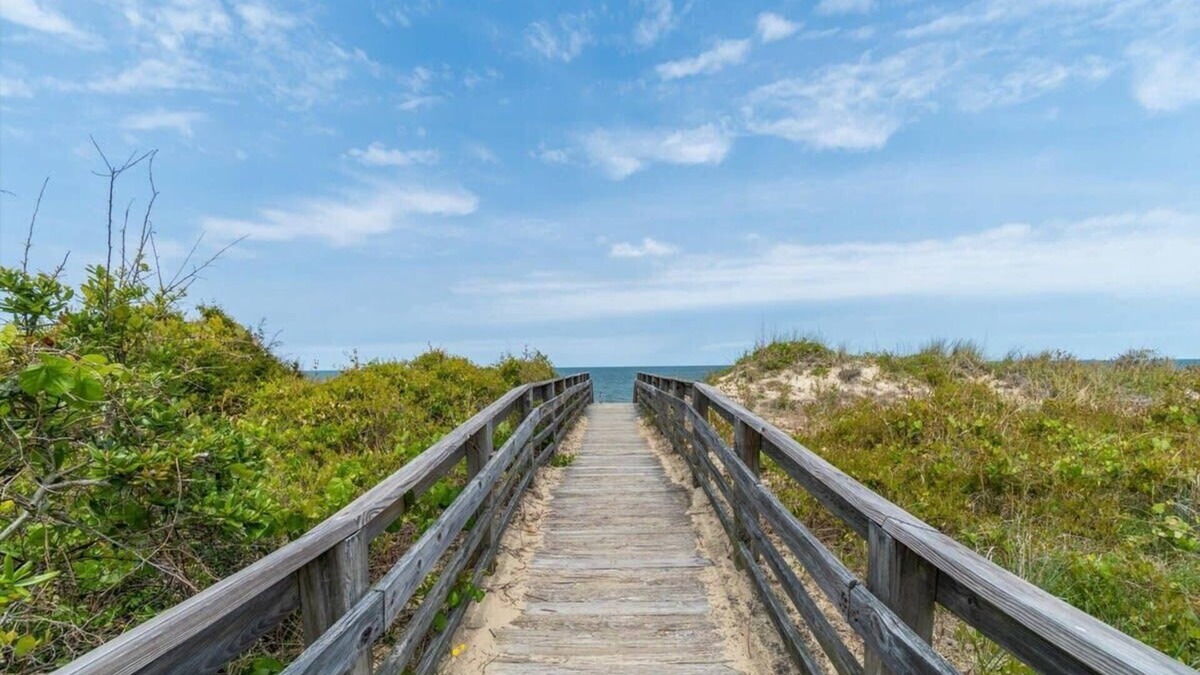 Cottage Line Apartment | *Waterview/Pool* Coastal Breeze Suite @ Salt & Sea