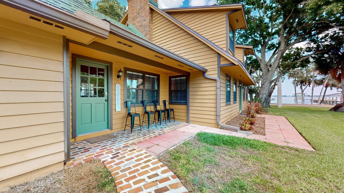 Cocoa Apartment | Waterview studio w/shared boat access, pier fishing, WiFi