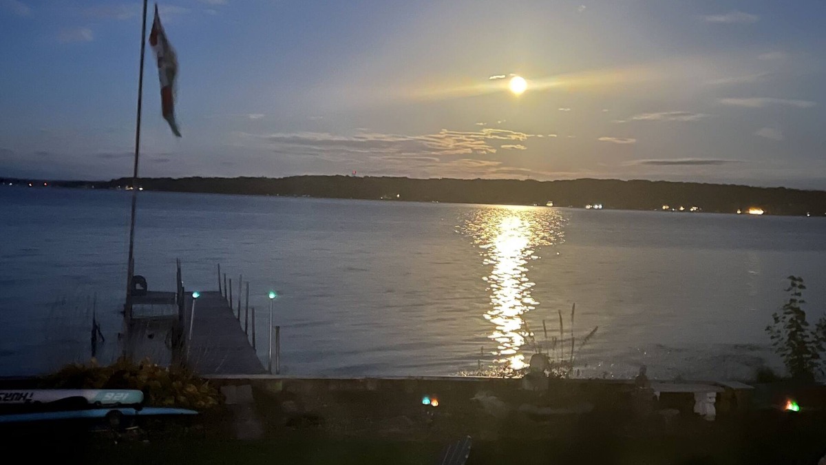 Victoria Harbour House | Waterview Trailer on Georgian Bay w/kayaks and paddleboard and sandy beach