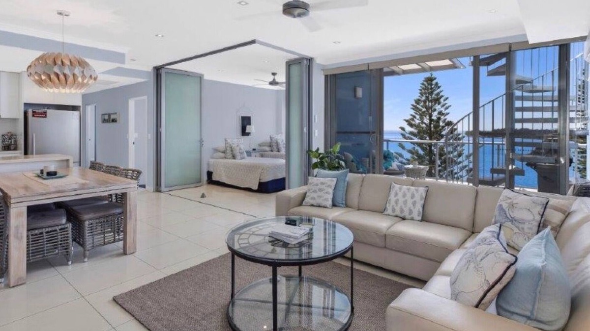 The Entrance Apartment | Waterviews galore - Penthouse with private roof top jacuzzi