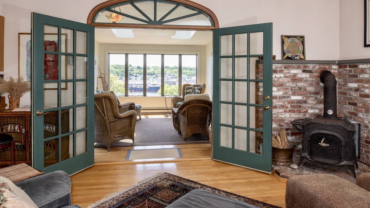 Gloucester House | WaterViews Overlooking Gloucester Inner Harbor/Sunroom/Deck/Walk to Town/AC