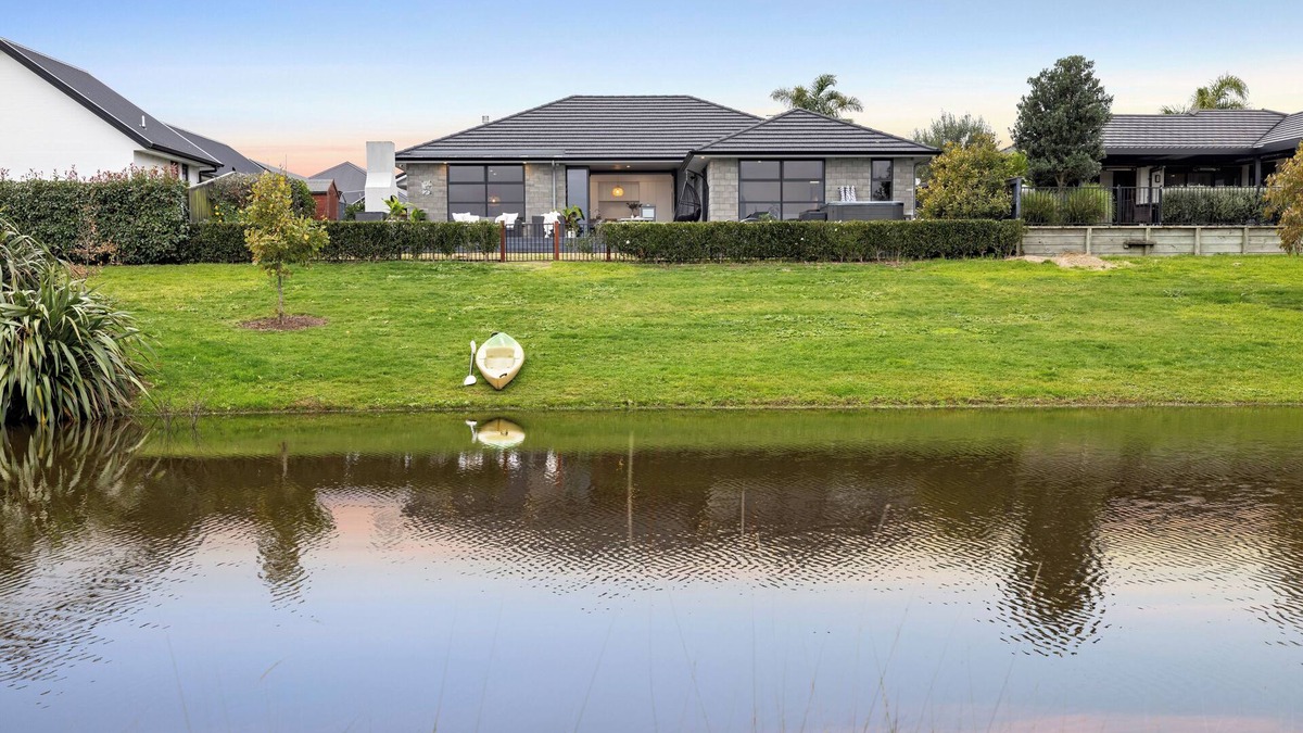 Papamoa Beach House | Waterway Coastal Beach Retreat!