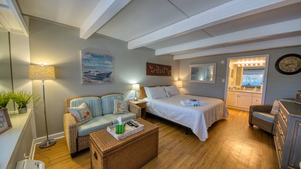 Airlie Apartment | Waterway View Studio 2 w/Pool near Wrightsville Beach