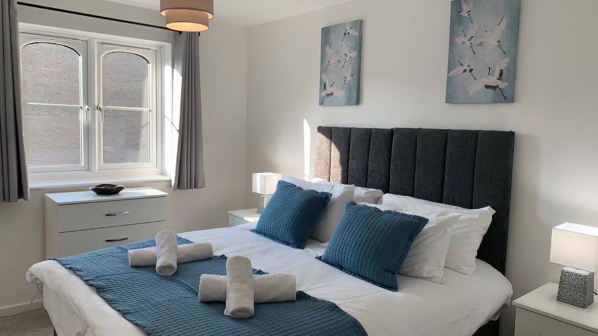 Watford Apartment | Watford Apartment, T13, Harry Potter, Contractors, Family, London & Free Parking