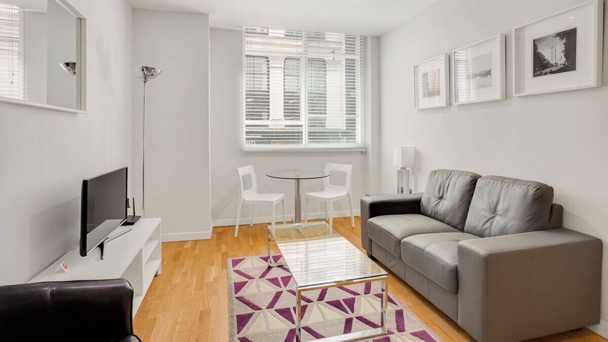Bread Street Apartment | Watling Street Residence 2