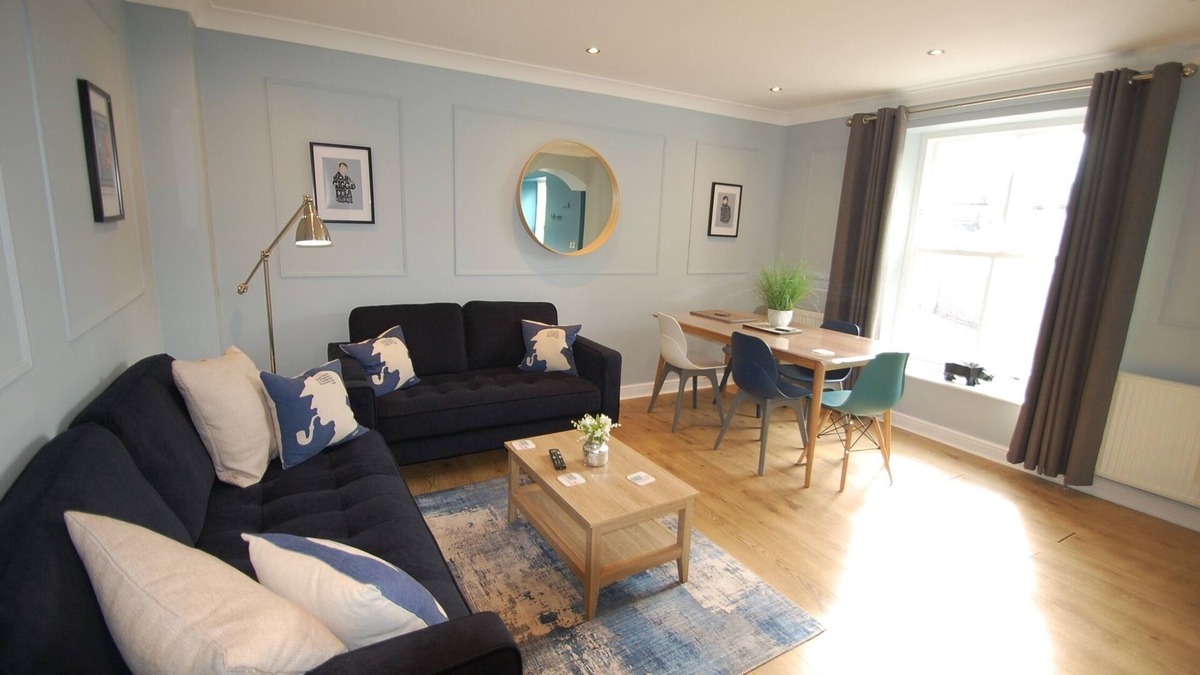 Abergavenny Apartment | Watson 2 Bed apartment with 2 bathrooms/ensuite
