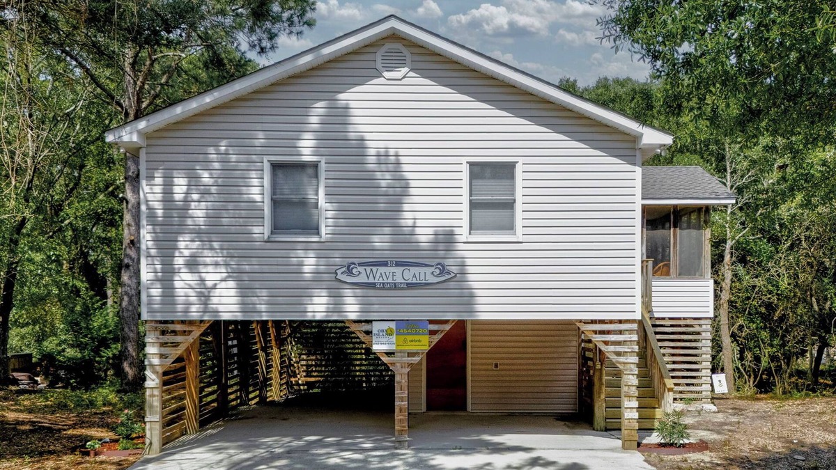 Southern Shores Cottage | Wave Call, in Southern Shores, beckons you to this luxurious cottage!