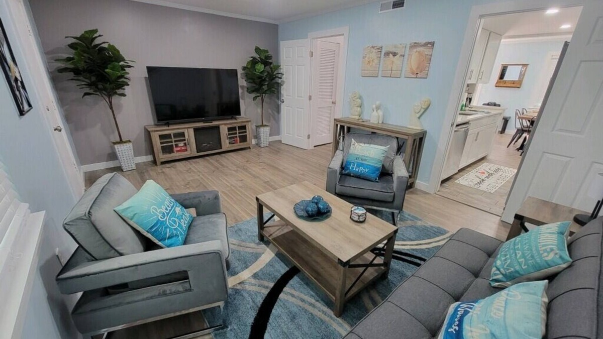 Palmetto Dunes Villa | Wave of relaxation - pet-friendly villa with parking.
