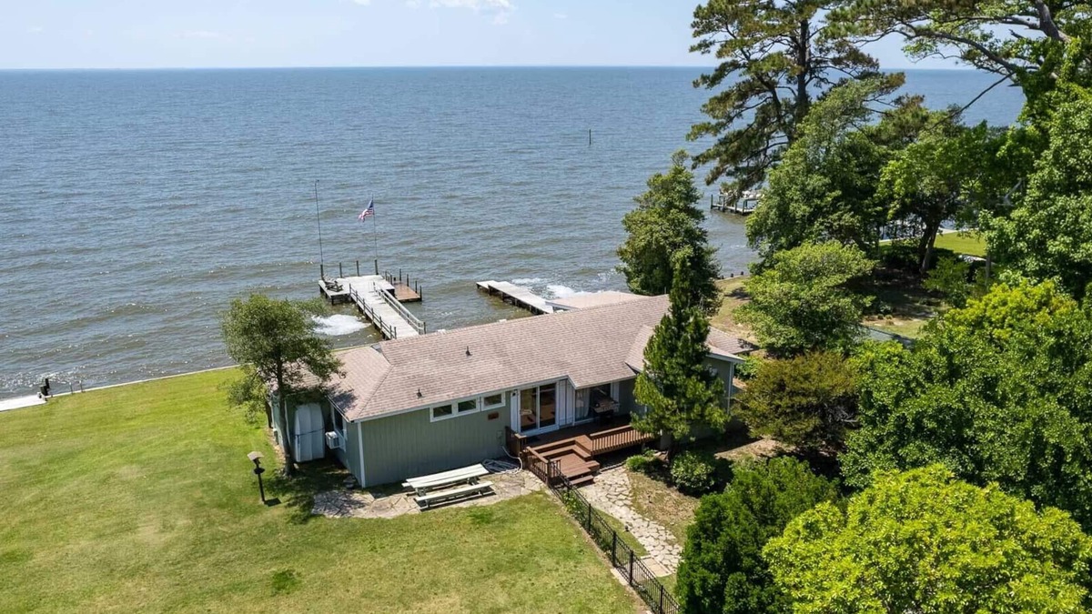 Colington House | Waveney Cottage in Point Harbor Soundfront 2 Bedroom Home w/Private Pier