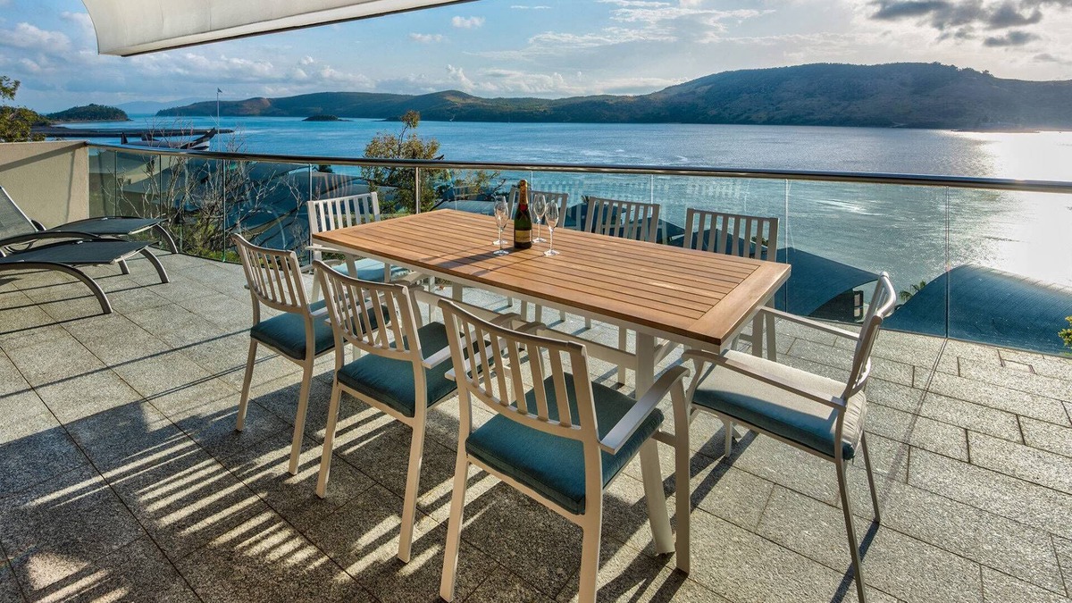 Hamilton Island House | Waves 5 Hamilton Island - oceanviews, golf buggy and transfers