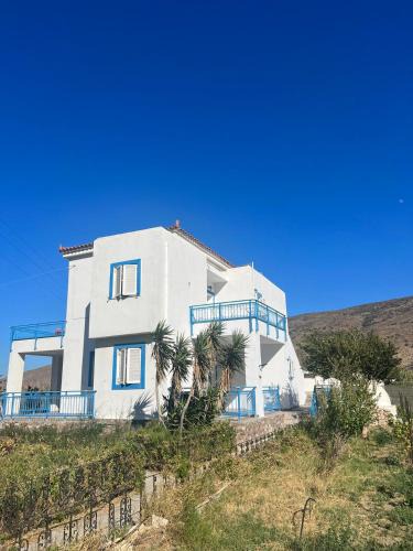 Ormos Korthiou Apartment | Waves and Wonders Apartment