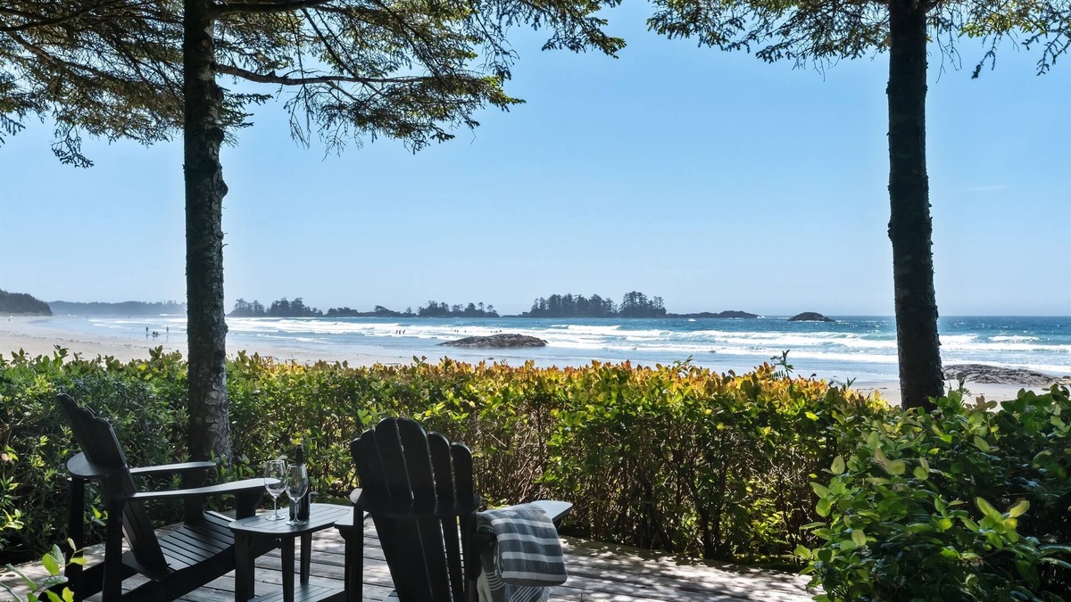 Tofino House | Waves End-Directly on Chesterman, Hot Tub, OD shower