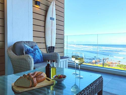 Redhill Apartment | Wavescape Hang Ten Stay