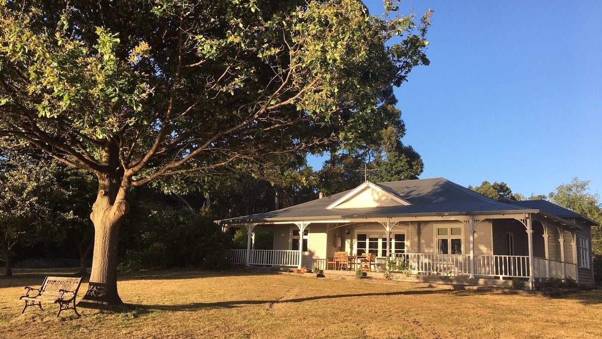 Middleton House | Wavestation Farmhouse, Southern Tasmania. Views to Bruny Island