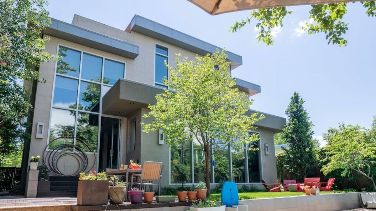 University Park House | We are two artists who enjoy sharing our home to caring and curious guests!