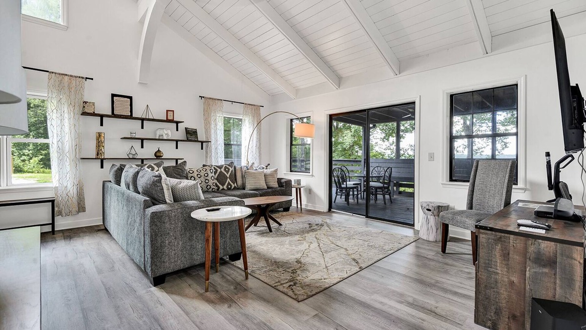 Sewanee House | Weblon's Retreat - Incredible Bluff View and Peaceful Woods