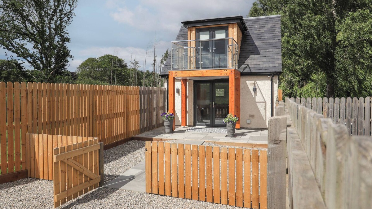 Inverness Cottage | WEE SMITHY, pet friendly, country holiday cottage in Munlochy