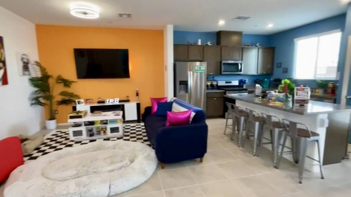 Midway House | Weekend at Bernie's: Bernie's Vegas Pad