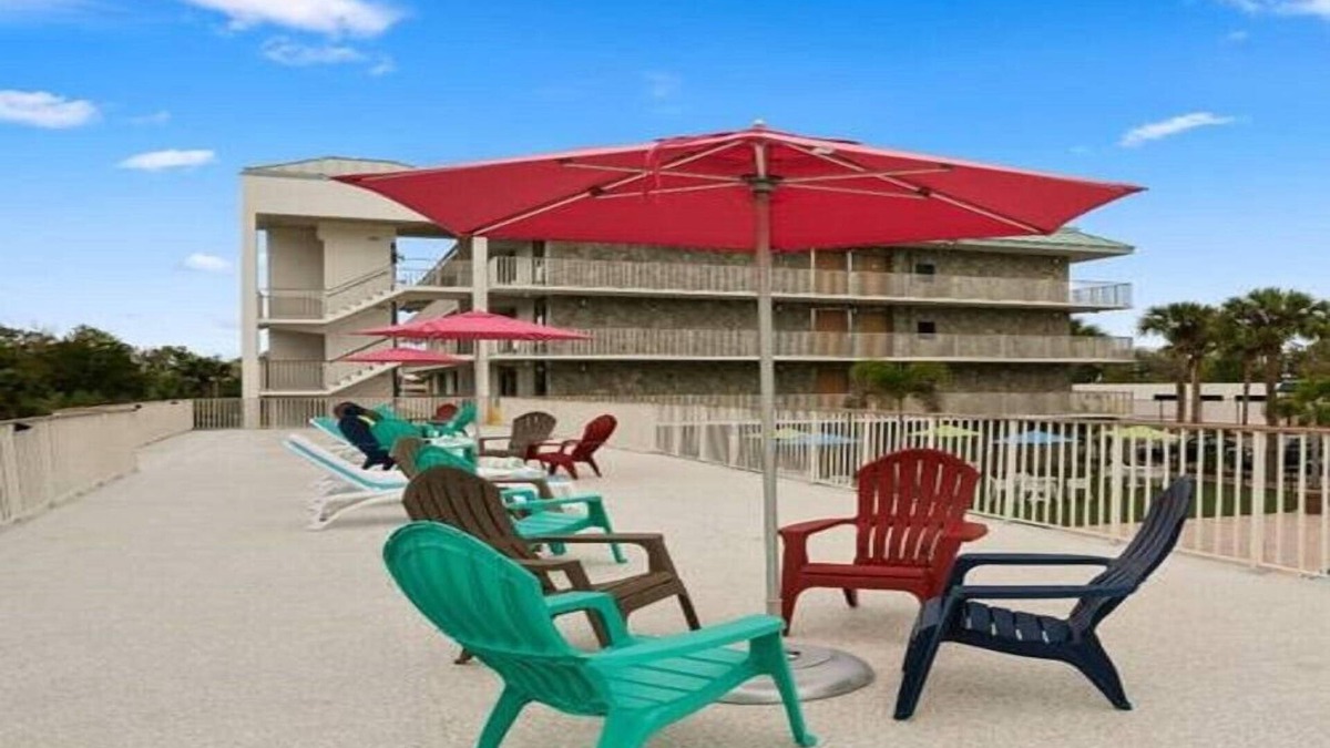 Historic Downtown Kissimmee Hotel | Weekend Getaway Room with 2 DBL Beds & Tennis Court