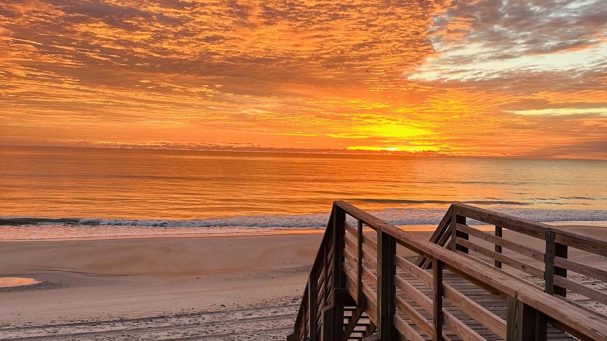 McCutcheon Field Condo | Weekend Seaclusion, Linens, Snacks & Sea Included