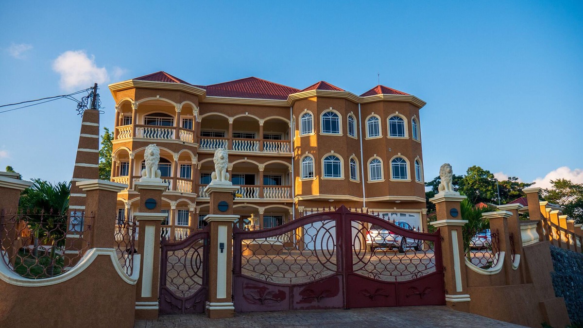 Spring Village Villa | WEEKENDAZ VILLA: Private Gym,Pool, Sauna & Bar