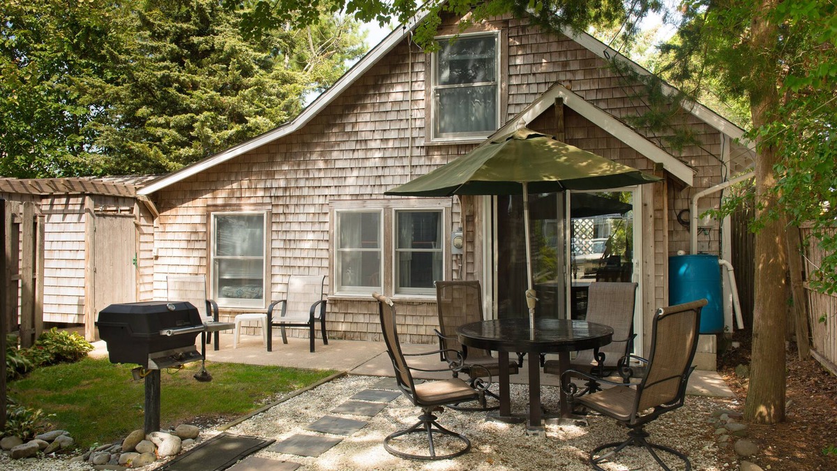 Beach Haven Cottage | Weekly and Monthly Rental Available in Cozy, Backyard Cottage