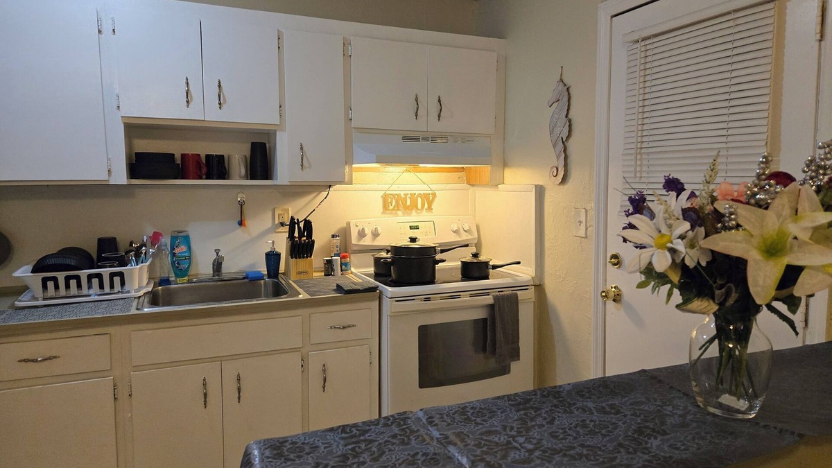 West Little River Bed & Breakfast | Weekly and monthly specials available! Male Only!