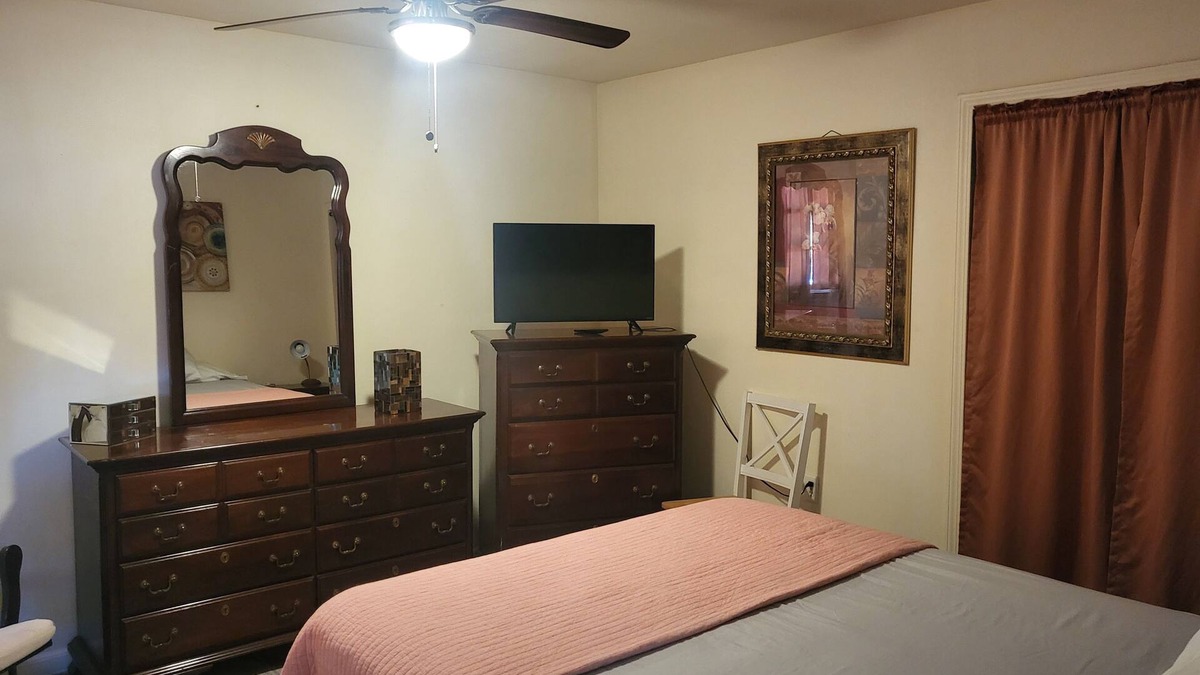 Bay VIew Addition Cottage | Weekly & Monthly Discounts, Super cute & great location, Pet OK w/yard & deck