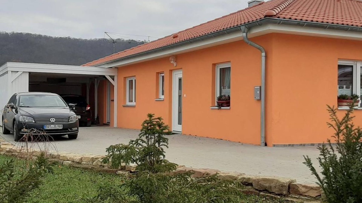 Bad Koesen Apartment | "Weinbergblick" holiday apartment - apartment, shower or bath, toilet, as good as new