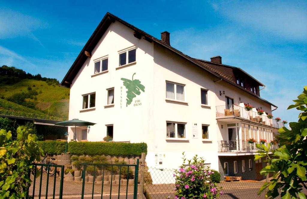 Reil House | Weingut-Brennerei-Gästehaus Emil Dauns