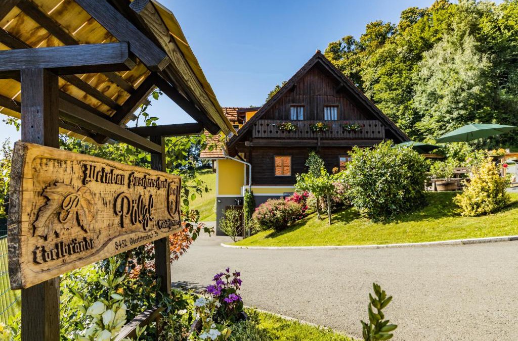 Oberfahrenbach House | Weingut & Buschenschank Pölzl