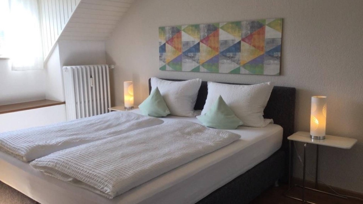 Mehring Bed & Breakfast | Weingut-Gästehaus Loskill - Double room shower/WC, partly with balcony *