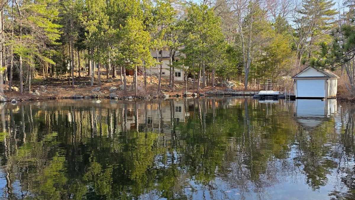 Meredith House | Wekepeke Point Estate on Lake Winnipesaukee