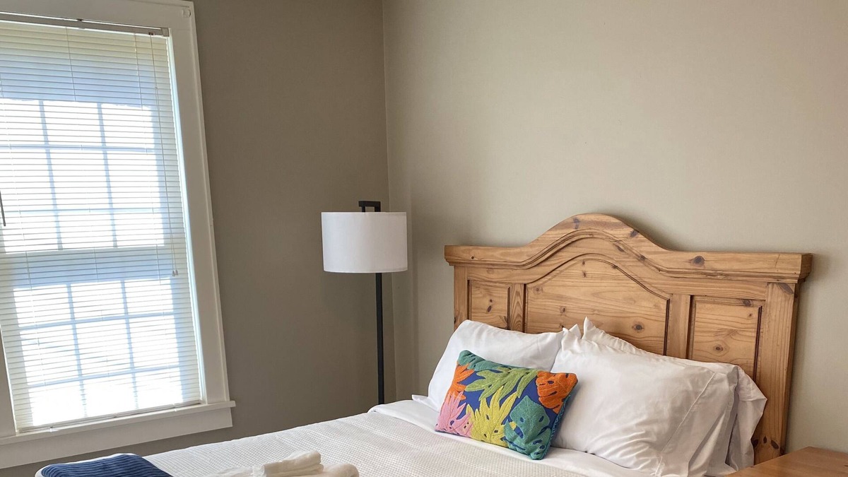 Hot Springs House | WELCOME PATRIOTS! WALK 3 blocks to Bathhouse Row!