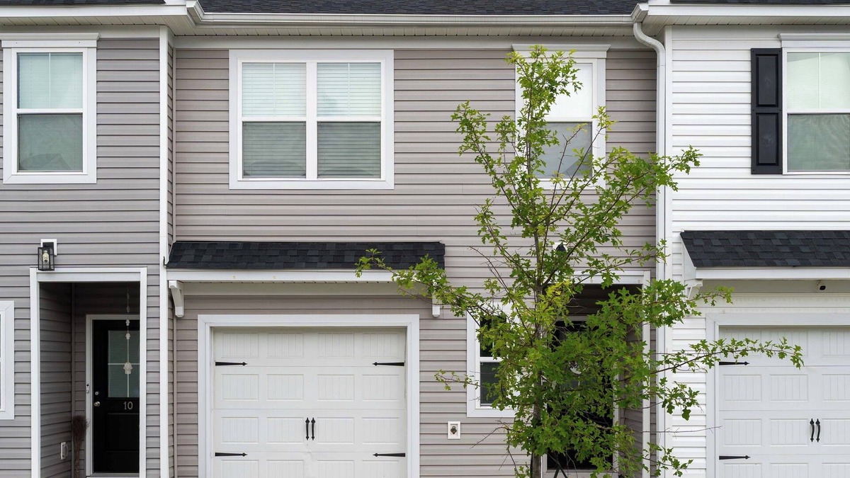 Huntcliff House | Welcome home away from home! Near Fort Jackson