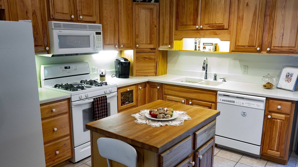Syracuse Apartment | Welcome Home to Grandma"s Suite