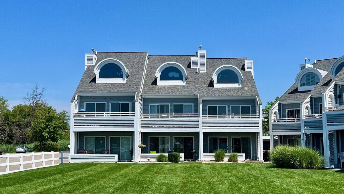 Spring Lake Condo | "Welcome Home" to this Wonderful 3 Bedroom Condo in Beautiful Spring Lake, MI
